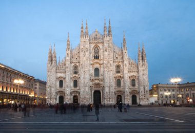 Milano Katedrali'ne gece
