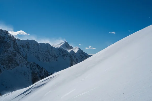 Montanhas com neve — Fotografia de Stock