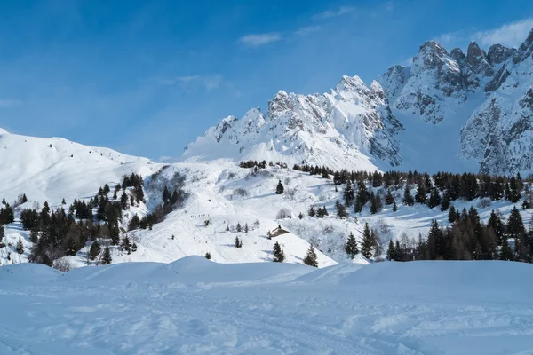 Montañas con nieve —  Fotos de Stock