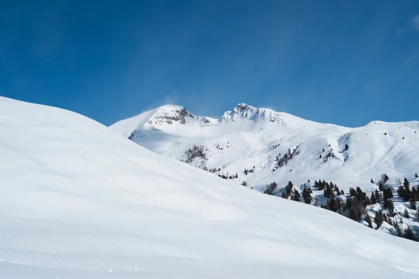 Montagne con neve — Foto Stock