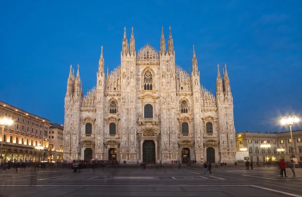Catedral de Milão à noite — Fotografia de Stock