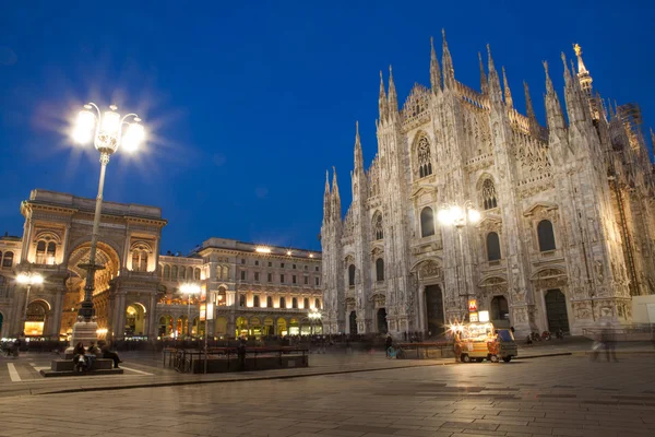 Миланский собор ночью — стоковое фото