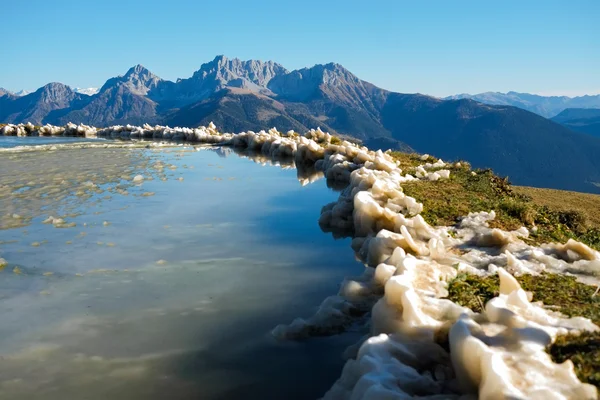 Frozen montain lake — Stock Photo, Image