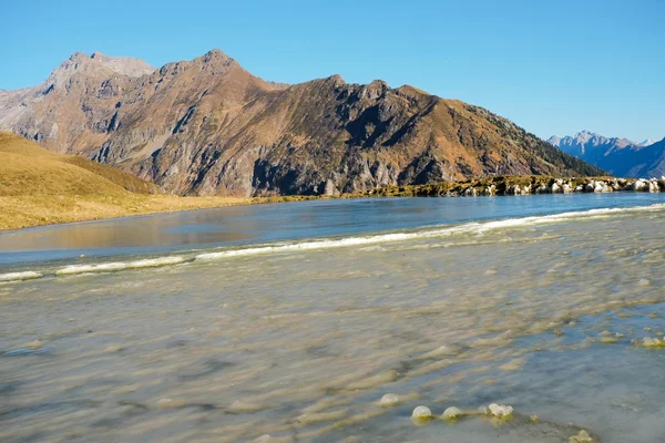 Frozen montain lake — Stock Photo, Image