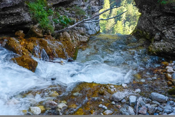 Gebirgsfluss in Slowenien — Stockfoto