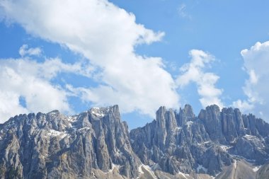 Dolomites dağlar