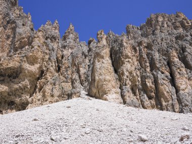 Dolomites dağlar