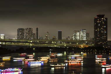 Tokyo Körfezi gemilerle geceleri