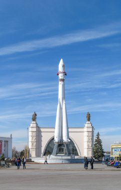 Roket Gagarin pavilion yanında 