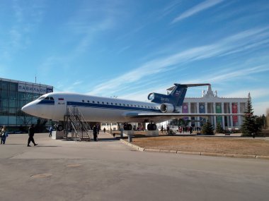 Rus orta menzilli yolcu uçağı Yak-42