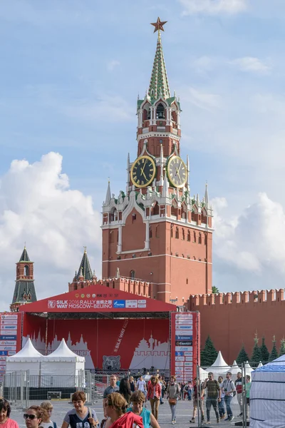 Kızıl Meydan ve Kremlin'e yakınındaki üzerinde ralli 