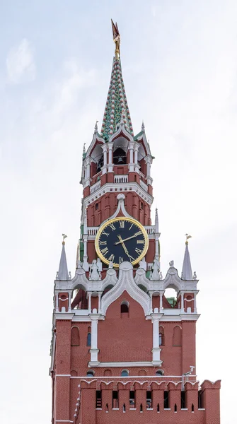 The upper part of the Spasskaya tower of the Moscow Kremlin with Courant — Stock Photo, Image