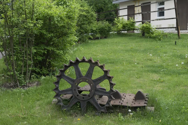 Rusty fragment (link) tracks and the drive wheel (gear), militar