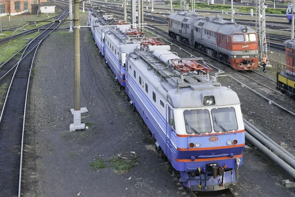 2015 년 6 월 19 일-전기 Chs2k-741에에서 Orel (러시아)는 기차역에서 트랙에는 — 스톡 사진