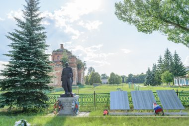 Toplu mezar ve 16 Litvanyalı Klaipeda kırmızı afiş Piyade Tümeni askerleri için anıt