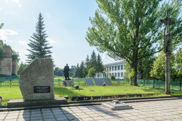Mass grave and memorial to soldiers of the 16th Lithuanian Klaipeda Red Banner Rifle Division — Stock Photo, Image