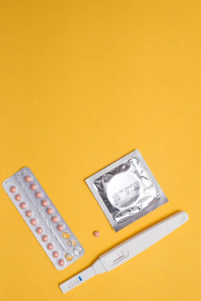 Preservativo Con Contraccettivo Pillola Anticoncezionale Sesso Sicuro — Foto Stock