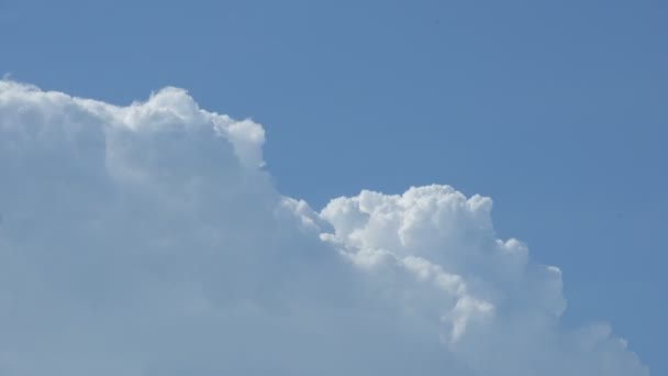 雲の背景と夏時間の青い空のタイムラプス — ストック動画