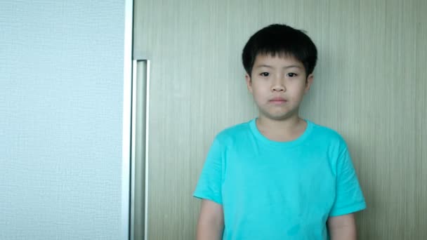 Asiático Menino Oferecendo Respeito Tailandês Criança Pagar Respeito — Vídeo de Stock