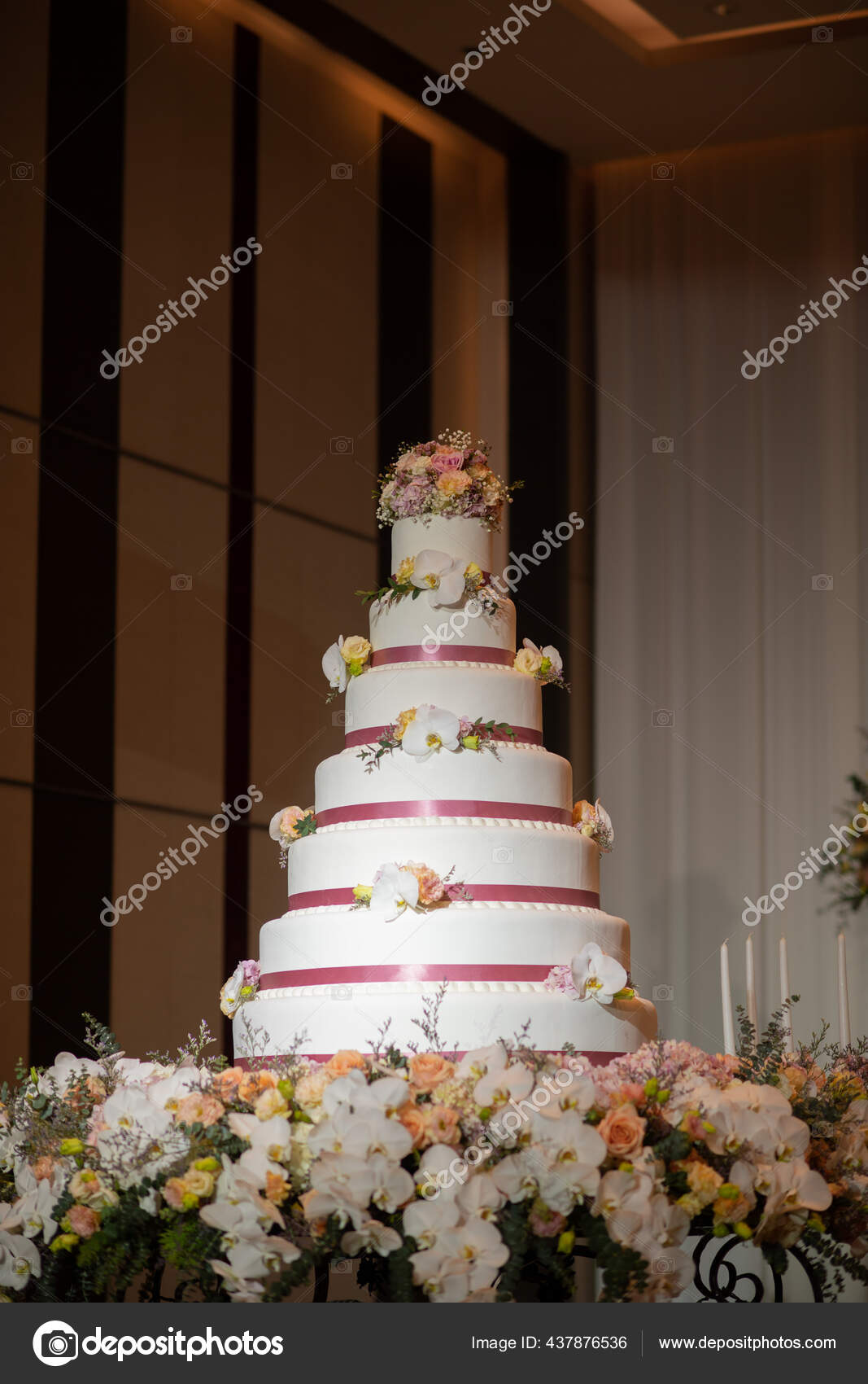 Beautiful Wedding Cake Blur Background Stock Photo by ©manualfoto 437876536