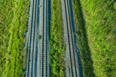 Demiryolu hattının uçan insansız hava aracı görüntüsü
