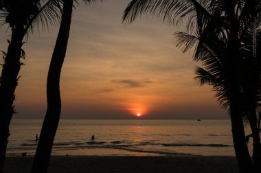 Bulutlu gün batımı, yaz zamanı, güzel gökyüzü