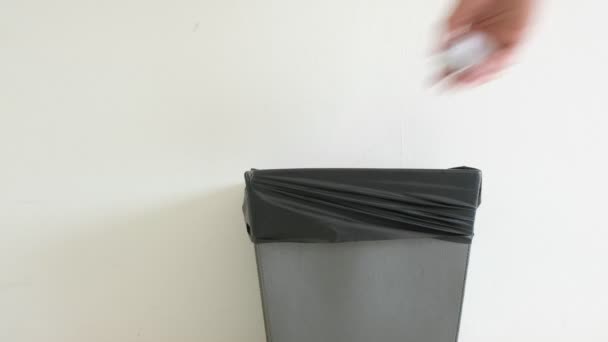 Throw Paper Trash — Stock Video