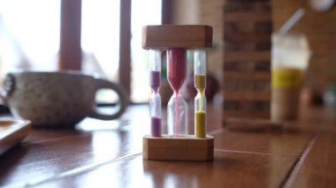 Kum saati, zaman geri sayımı, kumlu saat.