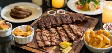 Masada biftek, lüks yemekler.