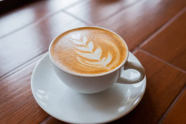 Heißen Latte Art Kaffee Auf Holztisch Entspannen Sie Sich — Stockfoto