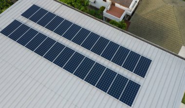 Çatıdaki güneş pilleri, powe kaydedin