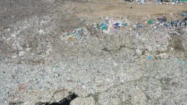 Çöp yığınının uçan insansız hava aracı görüntüsü