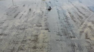 Tarlada traktör, manzara, doğa, pirinç tarlası.