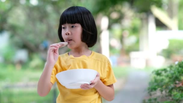 Criança Comendo Sorvete Conceito Delicioso Feliz — Vídeo de Stock