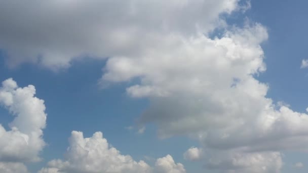 蓝天有云彩背景 夏天有美丽的天空 — 图库视频影像