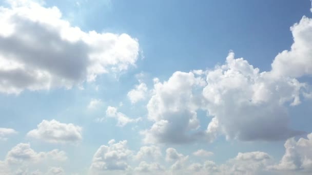 Langit Biru Dengan Latar Belakang Awan Musim Panas Langit Yang — Stok Video