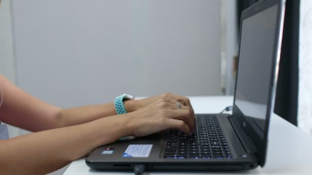 Closeup Hand Typing Keyboard Working Laptop Use Computer Working — Stockvideo