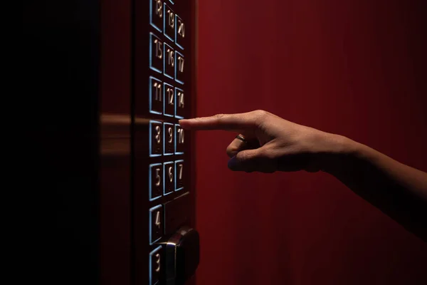Толчок Вверх Пальцем Подъем Лифте — стоковое фото