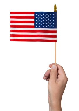 Amerikan Bayrağı adamın elinde. 4 Temmuz Bağımsızlık Günü. Amerikan yıldız çizgili vatanseverlik sembolü. Amerika Birleşik Devletleri. İzole edilmiş beyaz arka planda bayrak. Makro Yakın çekim Yüksek çözünürlüklü fotoğraf.
