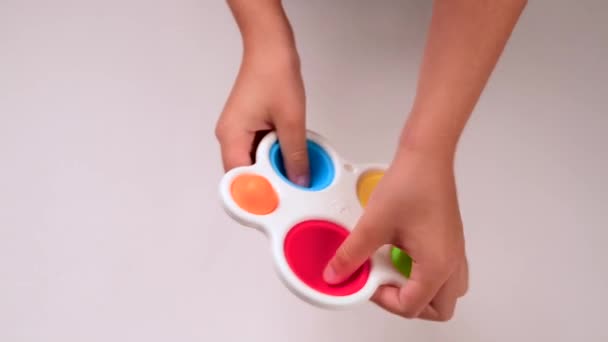 Pop Toys Mainan Stres Gelisah Mendorong Pop Tangan Anak Anak — Stok Video