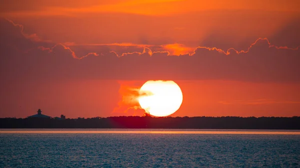Napnyugta Hatalmas Nap Gyönyörű Kilátás Vörös Felhőkkel Mexikói Óceán Vagy — Stock Fotó