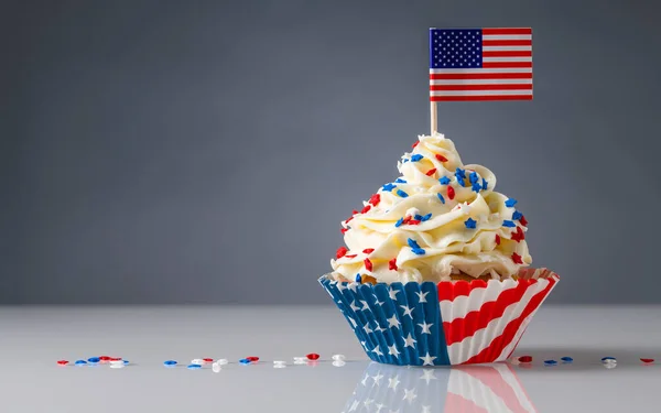 케익이요 아메리칸 플래그 Holidays 미국의 대통령 독립기념일 크림이 케익에 색깔있는 — 스톡 사진