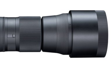 Kamera lensi. Dijital DSLR kamera aynası ya da aynasız için profesyonel fotoğraf ve video optik lensler. Çağdaş süper telefoto yakınlaştırma lensi. Fotoğraf stüdyosu ekipmanları. Yüksek çözünürlüklü fotoğraf.