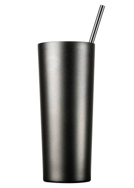 İçmek için seyahat kupası. Yeniden kullanılabilir su şişesi. Basit modern klasik yalıtılmış pipetli bardak. Paslanmaz çelik şişe. Buzlu kahve için siyah kupa. İzole edilmiş beyaz arkaplan.