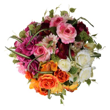 Beyaz arkaplanda izole edilmiş bir buket yapay çiçek. 