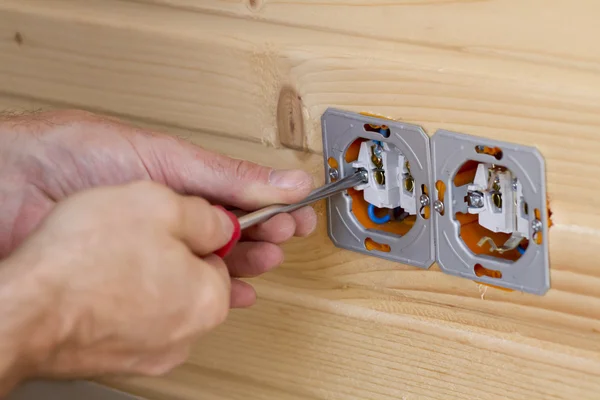 Elektrik prizi kurulumu hakkında iş.