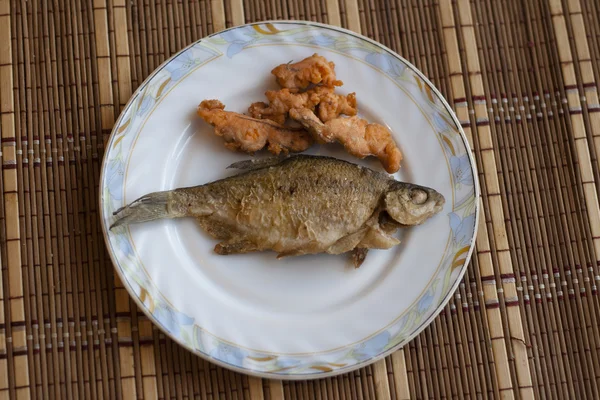 Смажена риба сімейства осетрових . — стокове фото