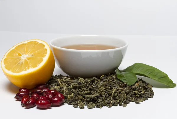 Kurutulmuş bükülmüş yeşil çay