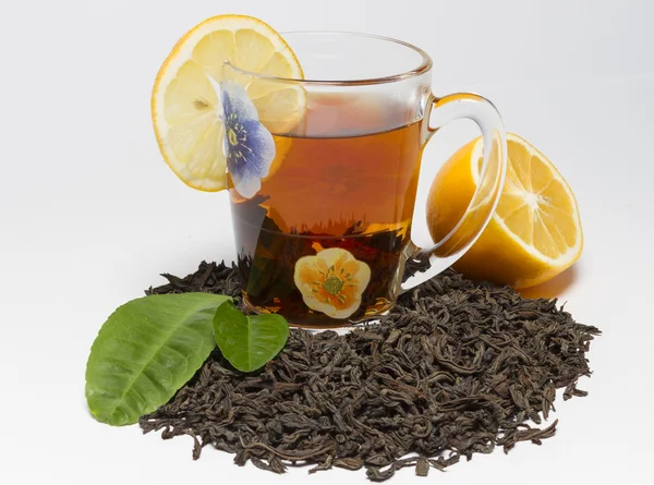 Chá preto de Ceilão com limão . — Fotografia de Stock