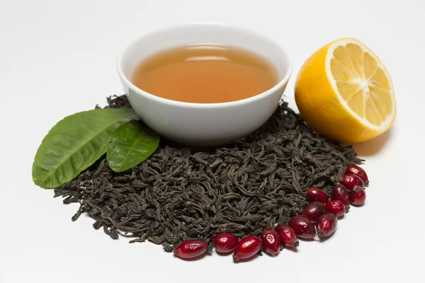 Ceilão chá preto, rosa, limão e tônico fabricado a partir deles . — Fotografia de Stock